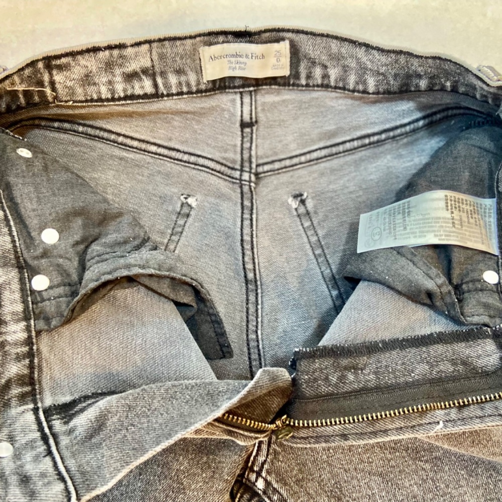 Abercrombie and Fitch Women’s jeans - Picture 3 of 7